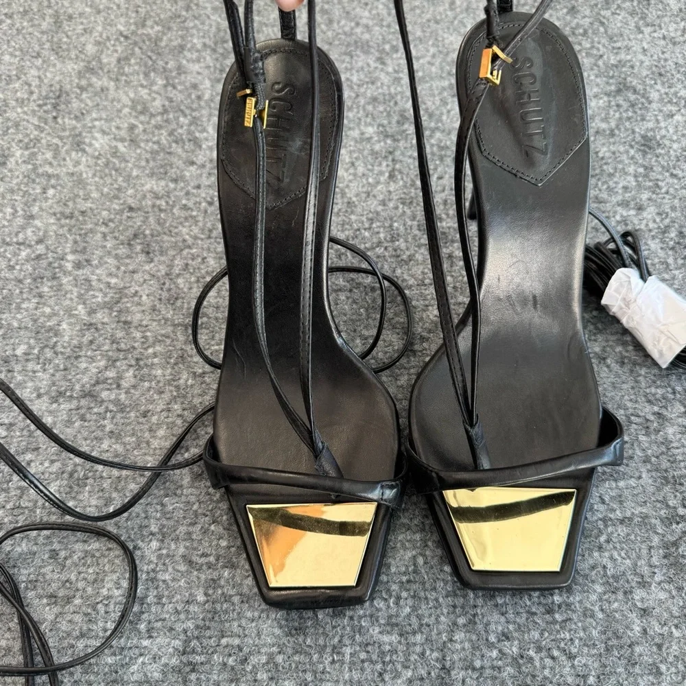 Schutz Vikki Black Leather Strappy Stiletto Thong Sandals Gold Accent 9.5 NEW
